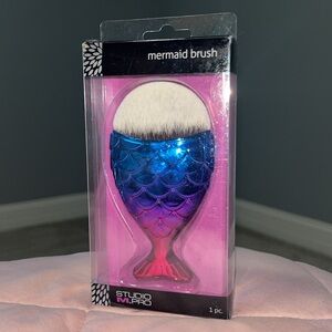 Studio M Pro Fish Tail Foundation Brush